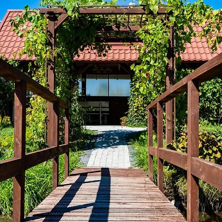 Orman Evi Nad Stawem Mazury D4 *