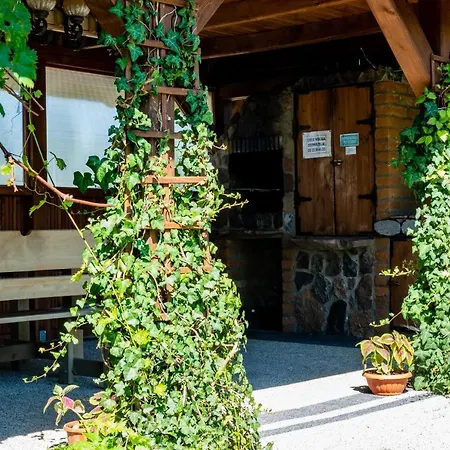 Mazury Nad Stawem Lodge *