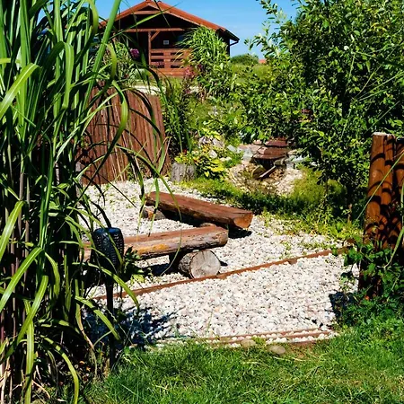Mazury Nad Stawem Lodge *