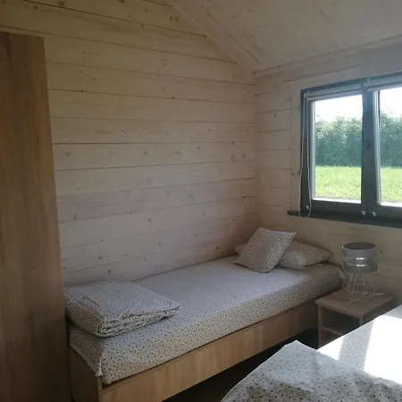 Mazury Nad Stawem Lodge *