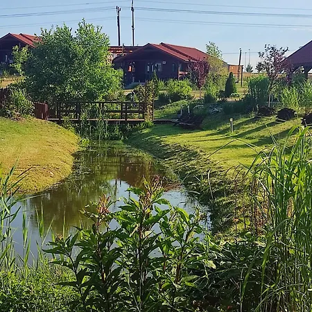 Mazury Nad Stawem Lodge *